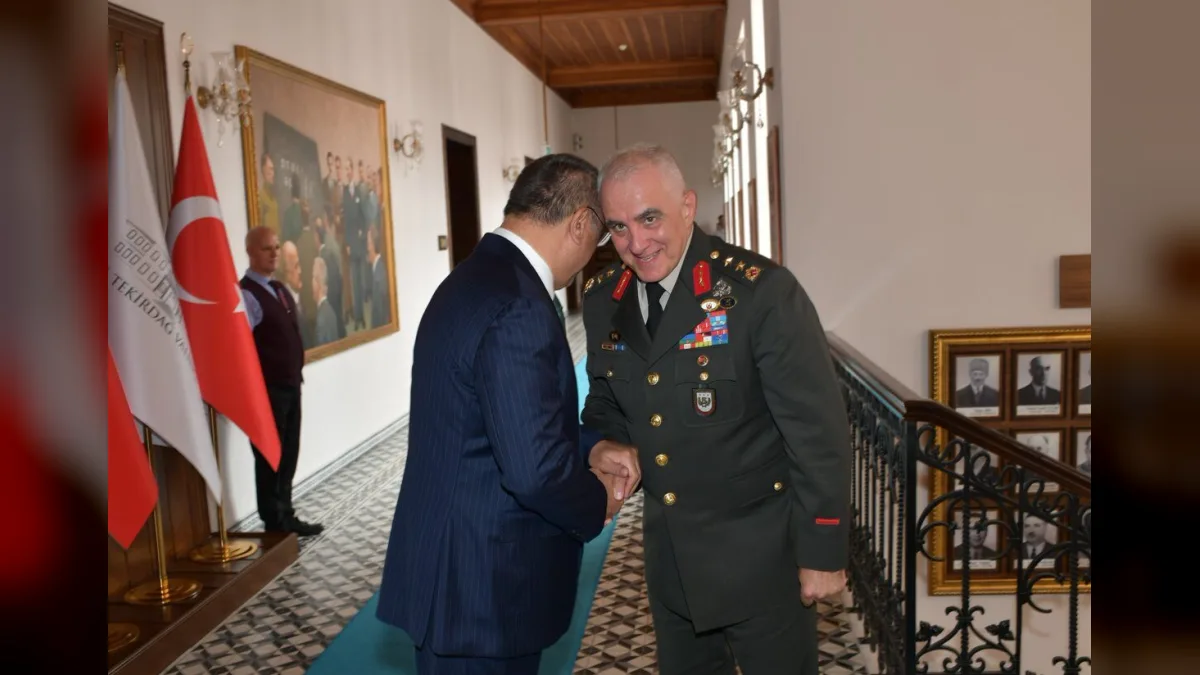 5. Kolordu Komutanı Gazi Tümgeneral Alâ, Kıbrıs Gazisi Vali Soytürk'ü ziyaret etti