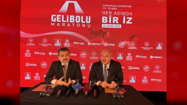 Gelibolu Maratonu'nda tarihi yarımadada koşan katılımcılar