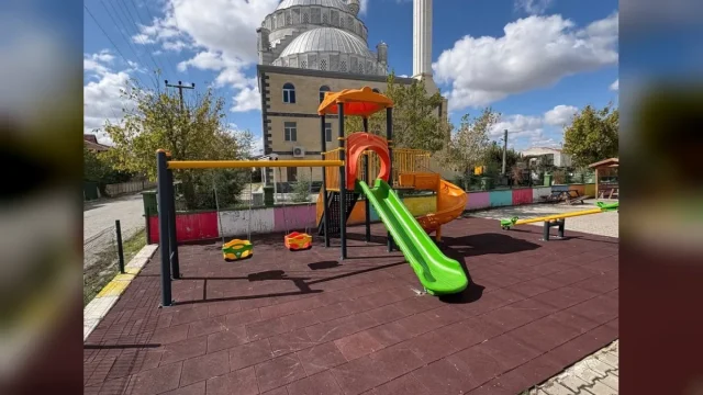 Büyükyoncalı’da Parka Yeni Oyun Grubu Geldi