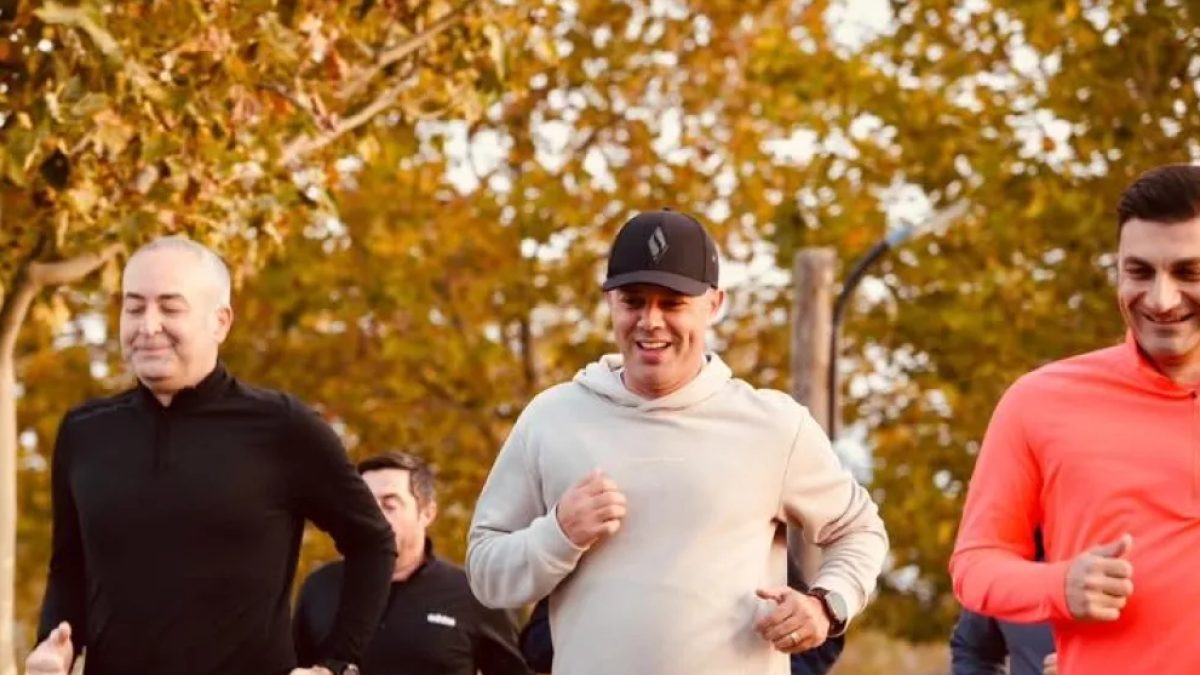 Çorlu Yarı Maratonu antrenmanı için Gölbaşı Gençlik Parkı'nda sporcular