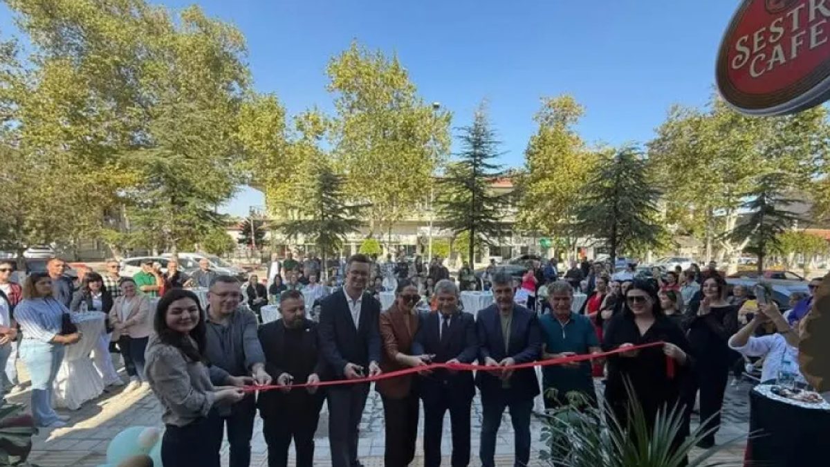 Sestra Cafe Açılışına Başkan Saltık Katıldı