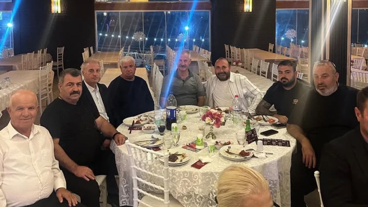 Kırcasalihspor dayanışma gecesi katılımcıları bir arada