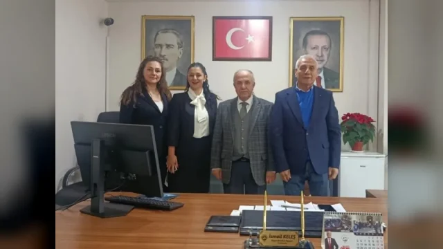 Keşan Belediyesi İŞKUR Hizmet Noktası'nda İlyada Tekstil yetkilileri iş arayanlarla görüşüyor