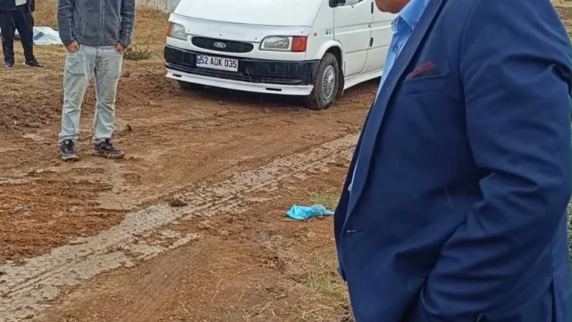 Turan Mahallesi'nde yol iyileştirme çalışması yapan Fen İşleri ekipleri