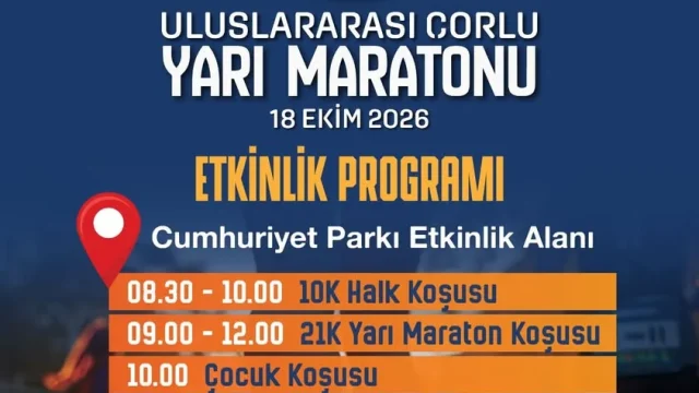 Çorlu Yarı Maratonu'nda koşan sporcular ve Çorlu Belediyesi etkinlik alanı