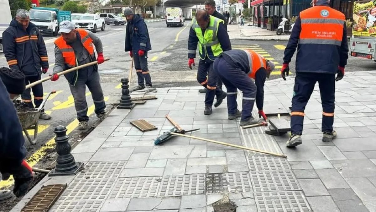 Süleymanpaşa'da bugün çalışmalar kapsamında belediye ekibi Değirmenaltı Deresi'nde gider açma yapıyor