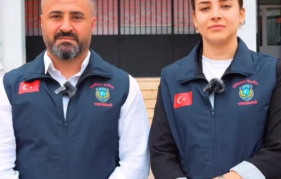 Tekirdağ'da akran zorbalığına karşı bilinçlendirme çalışmaları kapsamında öğrencilere bilgilendirme yapılıyor.