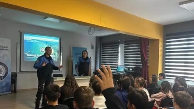 Tekirdağ’da Polisten Öğrencilere Bilinçli İnternet Eğitimi