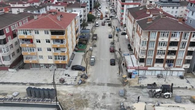 Kapaklı Turgut Özal Caddesi’nde Aydınlatma Montajı Sürüyor