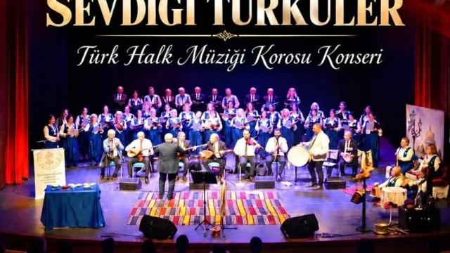Hayrabolu Atatürk türküleri konserinde Tekirdağ Türk Halk Müziği Korosu'nun sahne performansı