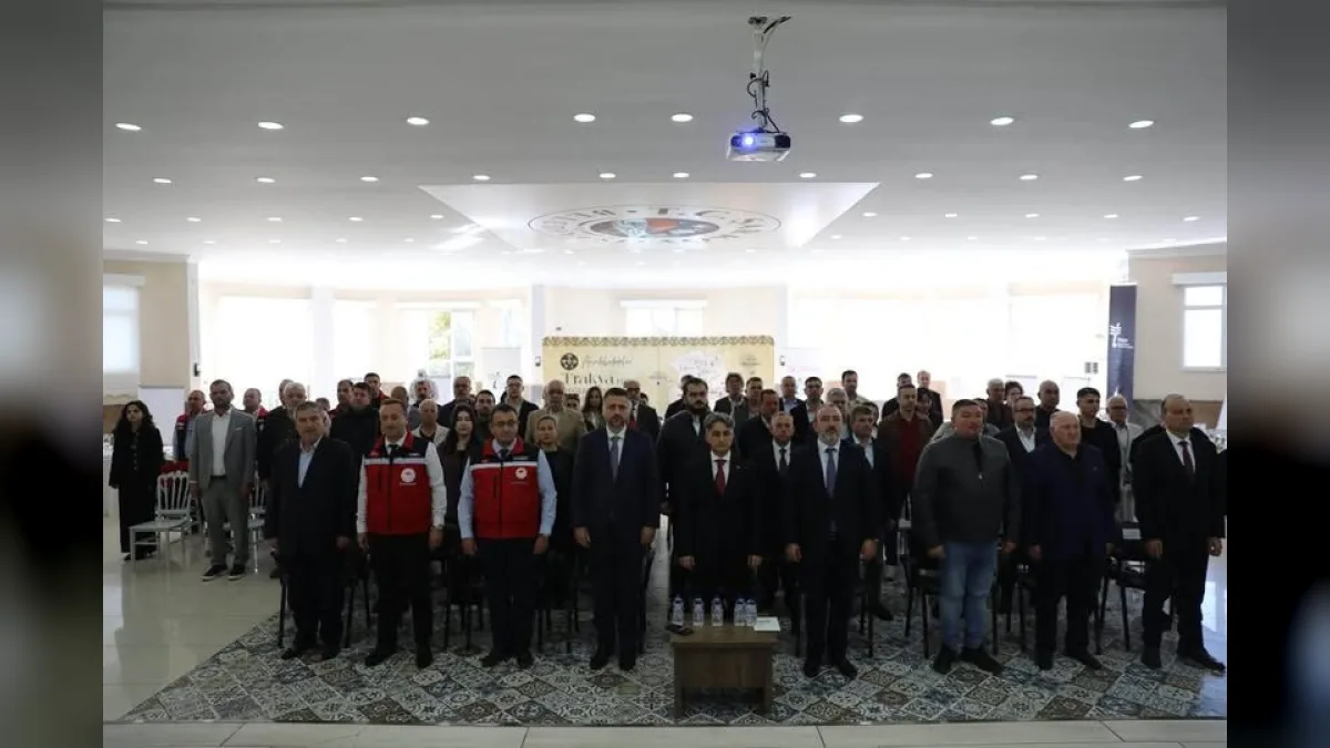 Şarköy Zeytinyağı çalıştayı katılımcıları toplantı masasında