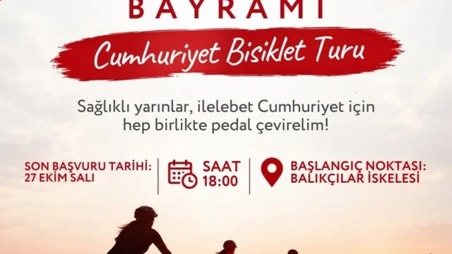 Marmaraereğlisi bisiklet turunda sahil boyunca pedal çeviren bisikletseverler