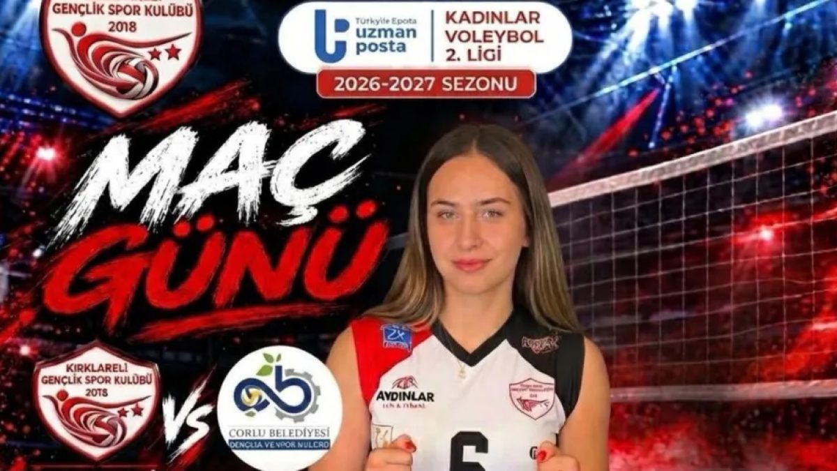 Kırklareli voleybol takımı oyuncuları maç öncesi sahada ısınırken