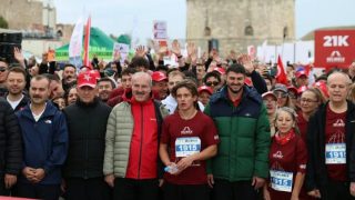 Gelibolu Maratonu’nda 3 bin sporcu tarihe koştu