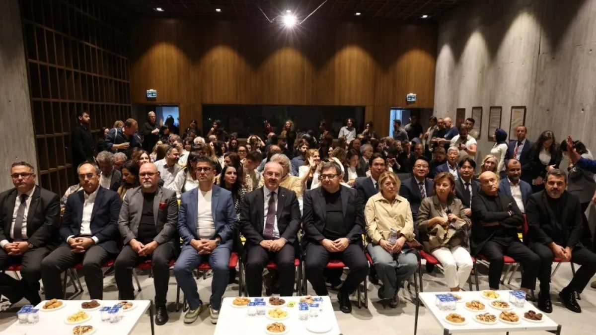 Çanakkale Bienali açılışı Troya Müzesi'nde Vali Toraman ve protokol katılımıyla gerçekleşti