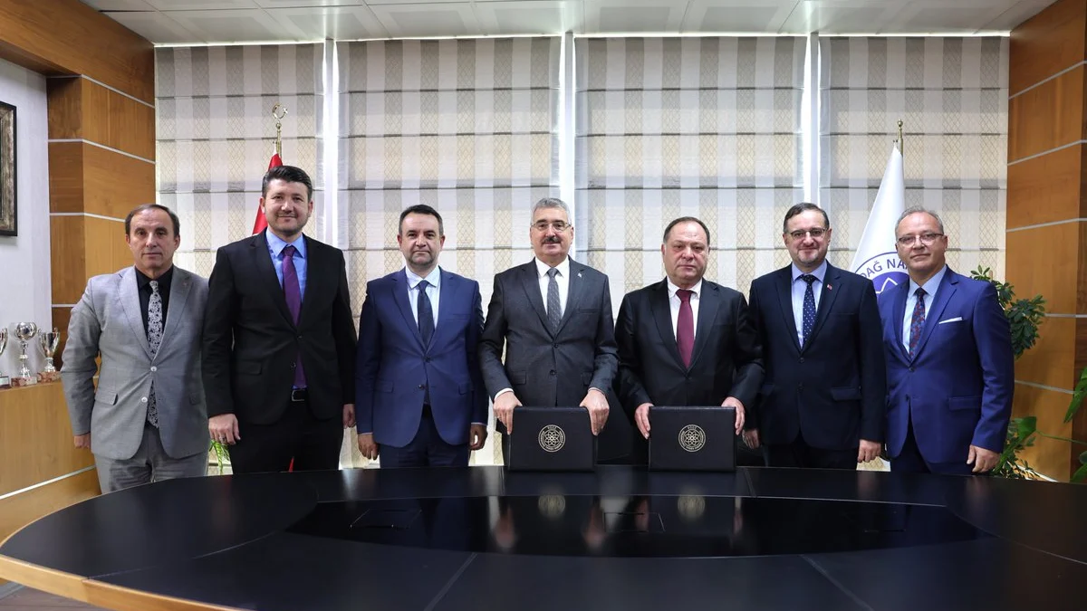 Tekirdağ diyaliz servis aracı hibesi kapsamında üniversiteye teslim edilen servis aracı
