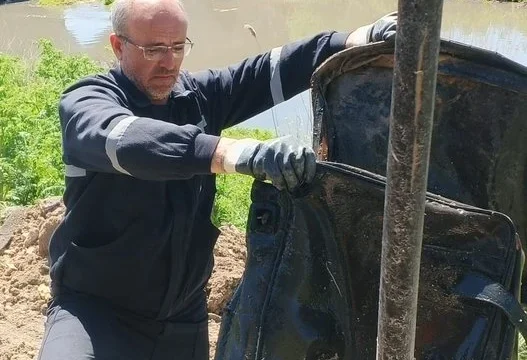 Lüleburgaz yağmur suyu hattı temizliğinde çıkarılan bavul