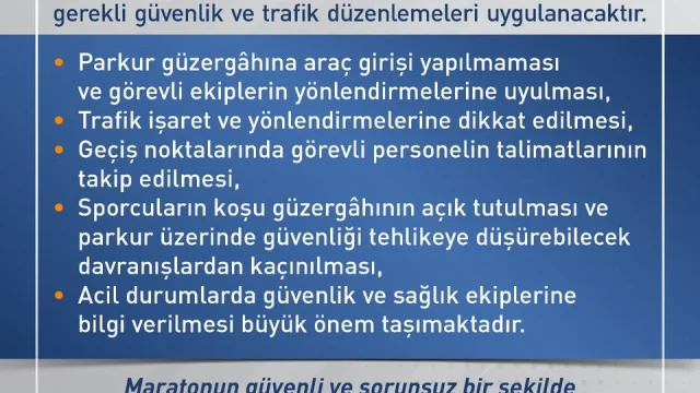 Çorlu Yarı Maratonu güzergahında trafik düzenlemesi yapan görevliler ve yönlendirme tabelaları