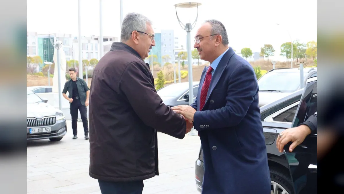 Tekirdağ Balkan sempozyumu açılışında konuşan Rektör Prof. Dr. Mümin Şahin
