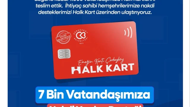 Çerkezköy Halk Kart dağıtımı sırasında belediye görevlileri ve vatandaşlar
