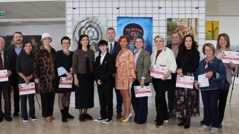 Tekirdağ NKÜ Ekim Geçidi Sergisi'nde sanatçılar ve sanatseverler bir arada