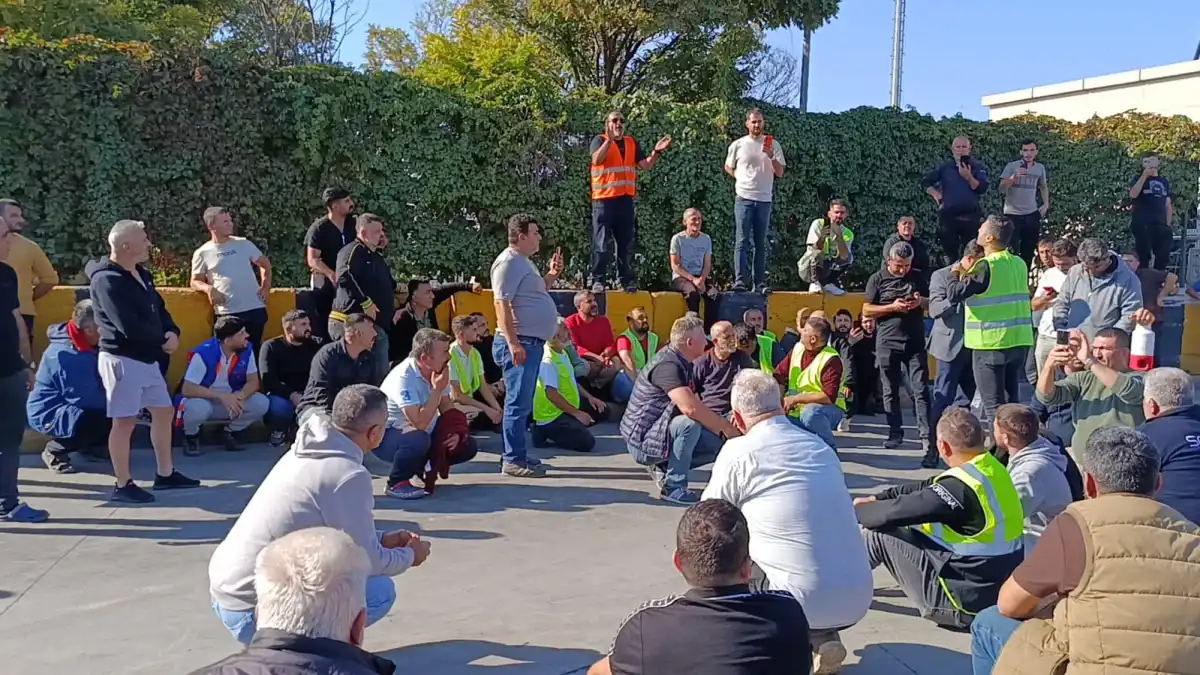 Edirne TIR şoförleri, Schengen vizesi ve sınır geçiş sorunlarını Londra Camping Park'ta protesto etti.