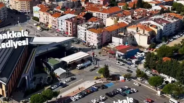 Çanakkale otopark 245 araçlık yeni alanın girişi ve park halindeki araçlar